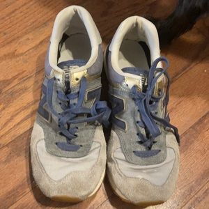 New balance tennis shoes